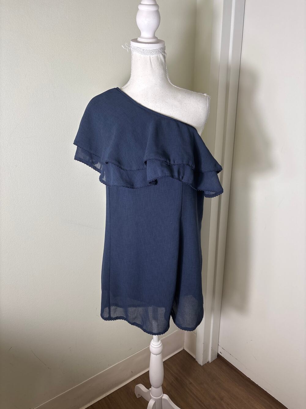 Honey Bella Navy One Shoulder Romper Sz L